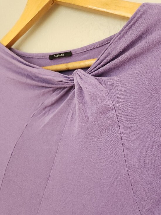Tahari Lilac Short-Sleeved Shirt with Twisted Neckline Size Medium - Picture 2 of 4
